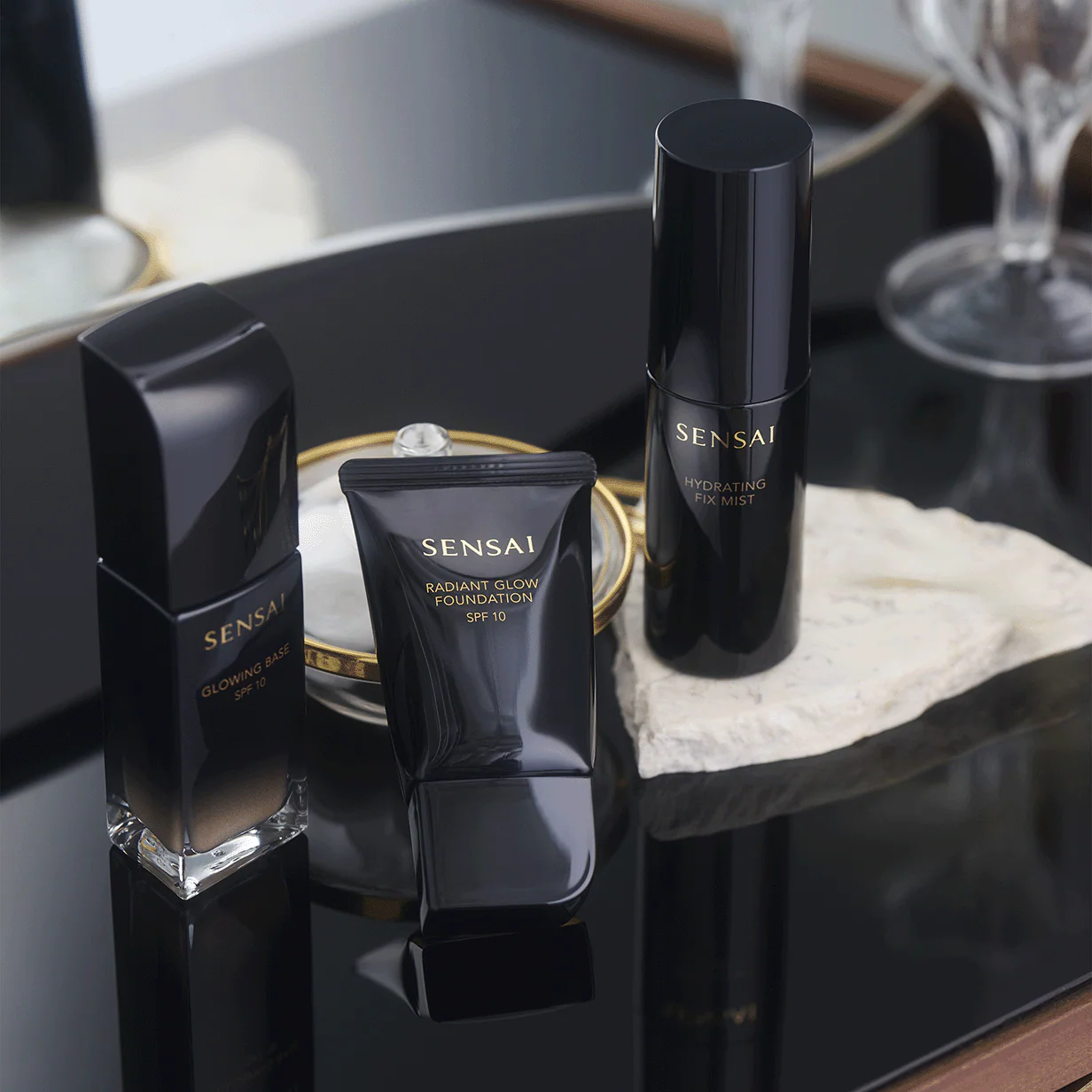 Radiant Glow Foundation SPF10 - Image 3
